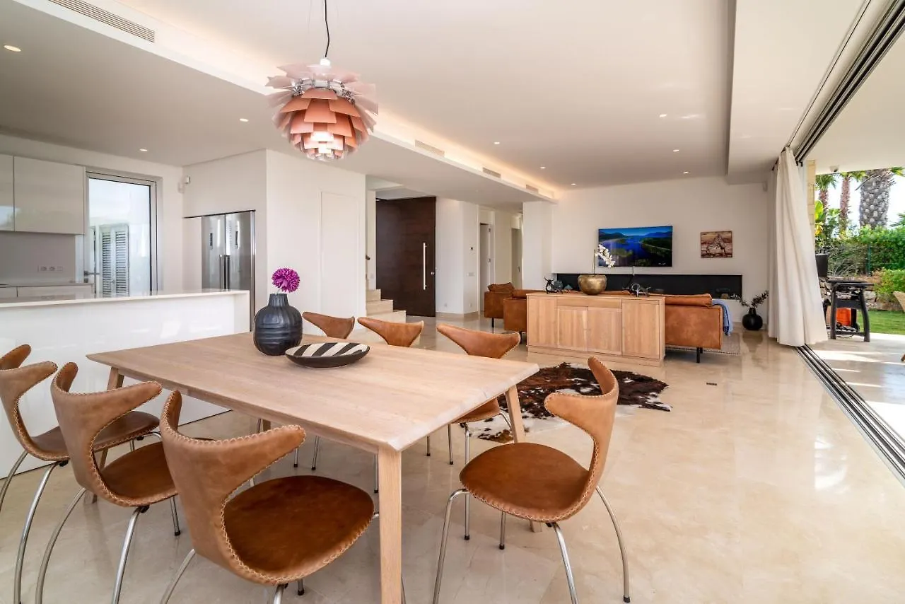 Modern And Luxurious Family Villa Close To The Beach Marbella Spanien
